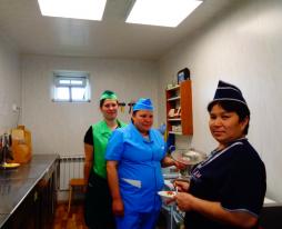 Комиссия по питанию снимает пробу